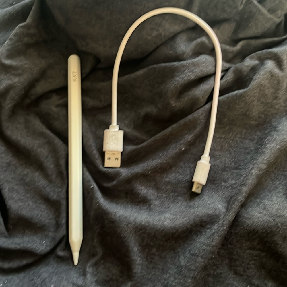 Bluetooth iPad pencil and charging cable